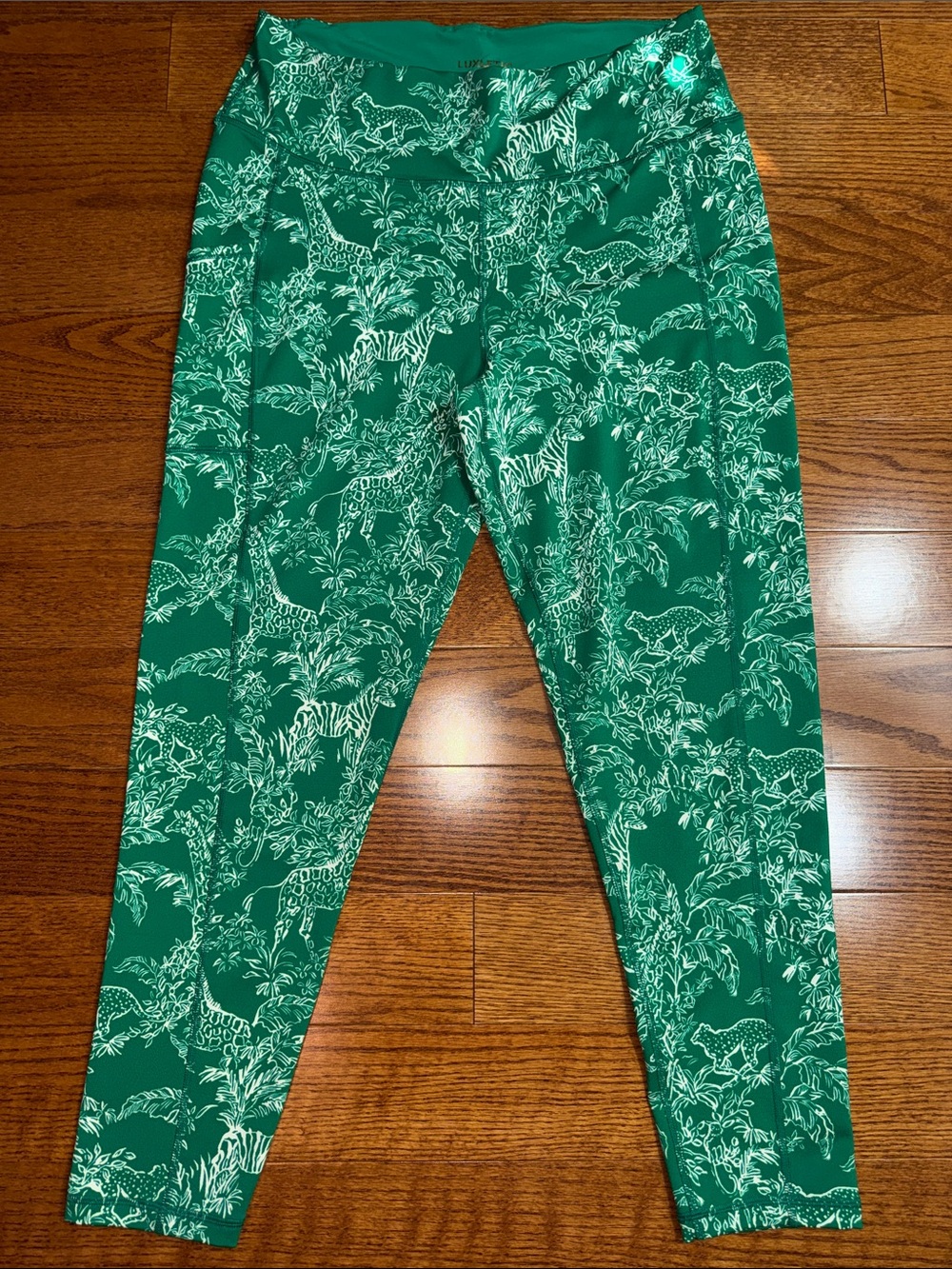 XL Lilly Pulitzer UPF 50+ High Rise Weekender Leggings in the Fiddle Leaf Green